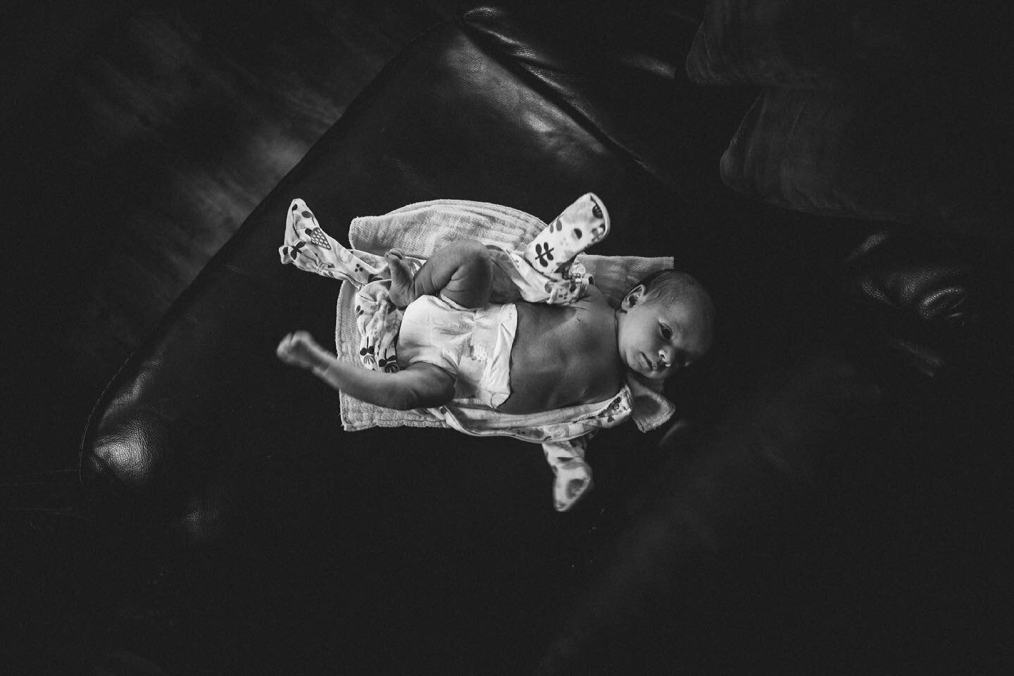 In home newborn sessions hit me right in the creative soul (and also make me wanna have a squishy baby of my own... @ryancox4011 😬) 
This is going to be a major over share from me. Each photo tells a part of the story of this brand new babe and her 