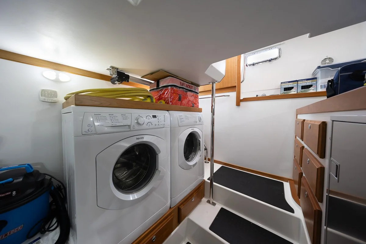 2020 Sabre 48 Salon Express Moondance-3.jpg