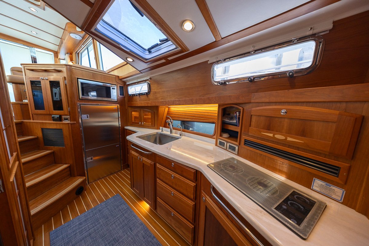 2020 Sabre 48 Salon Express Moondance-7.jpg