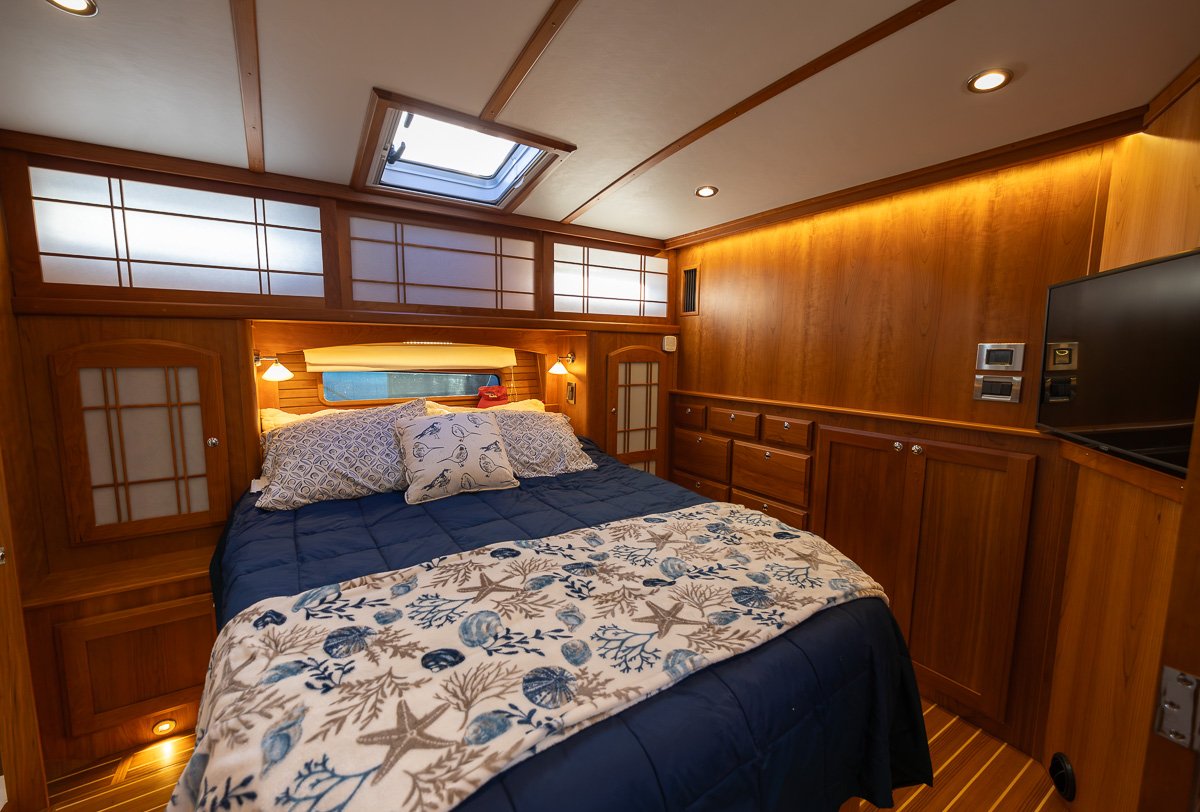 2020 Sabre 48 Salon Express Moondance-8.jpg
