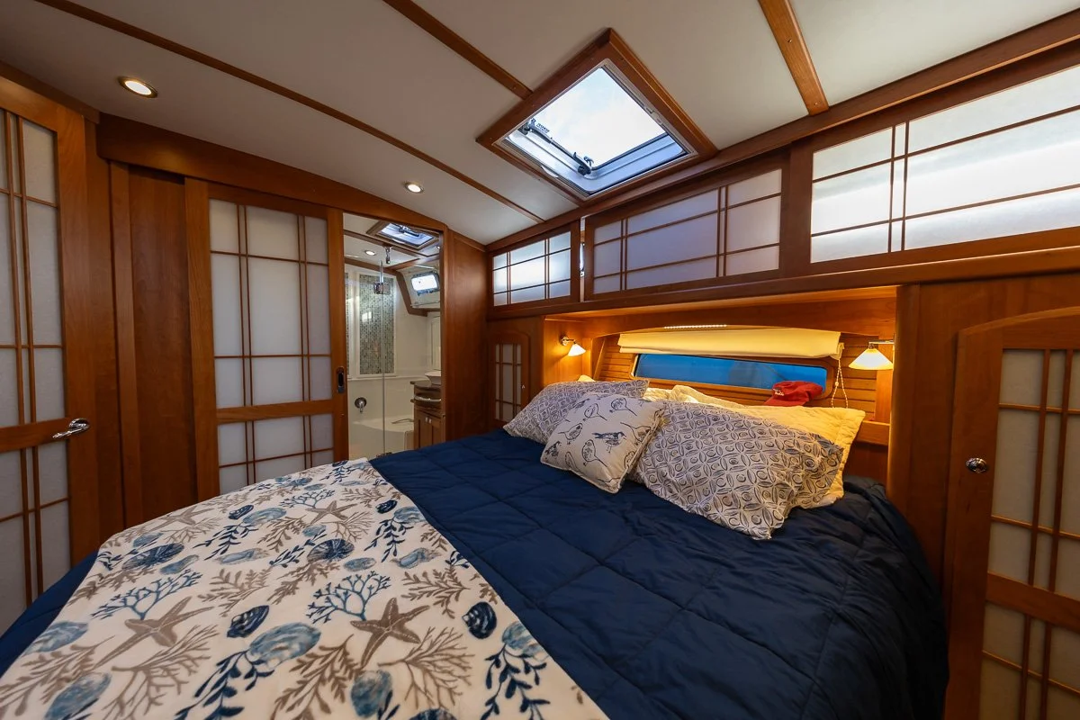2020 Sabre 48 Salon Express Moondance-9.jpg