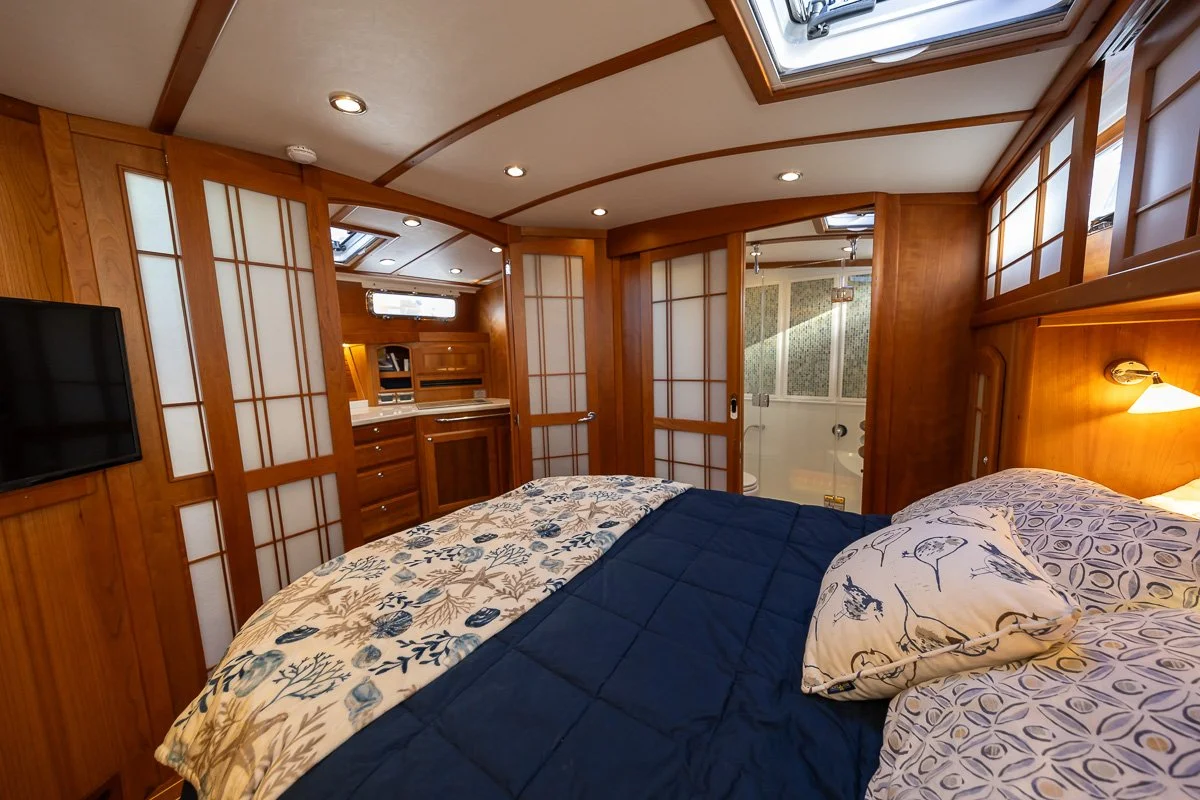 2020 Sabre 48 Salon Express Moondance-10.jpg