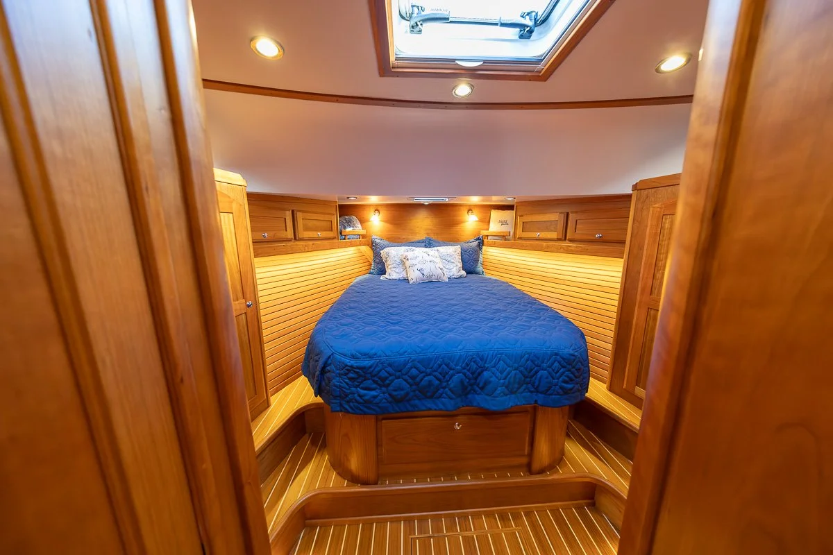 2020 Sabre 48 Salon Express Moondance-15.jpg