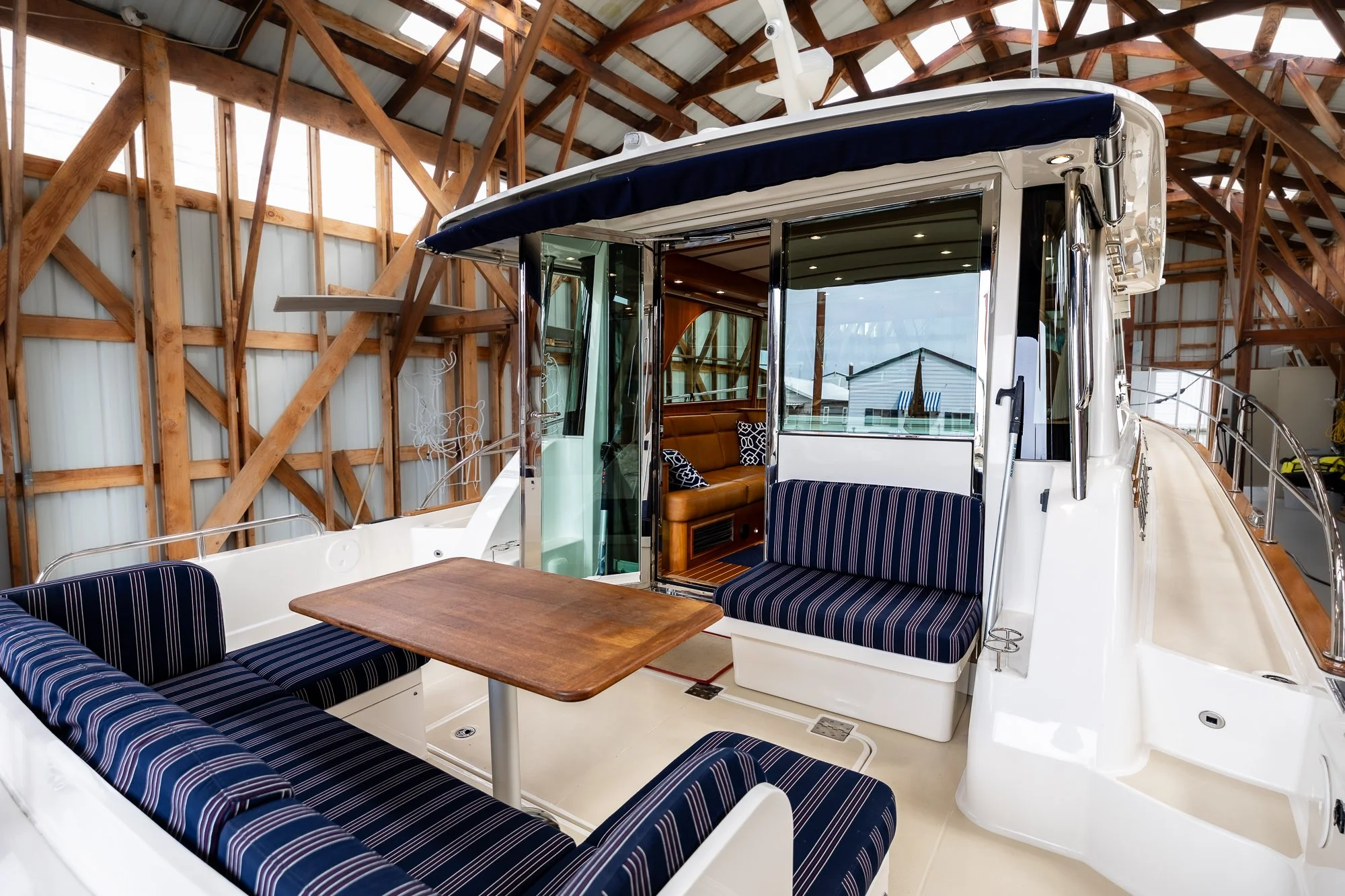 2023 Sabre 45 Salon Express Cool Change-16.jpg
