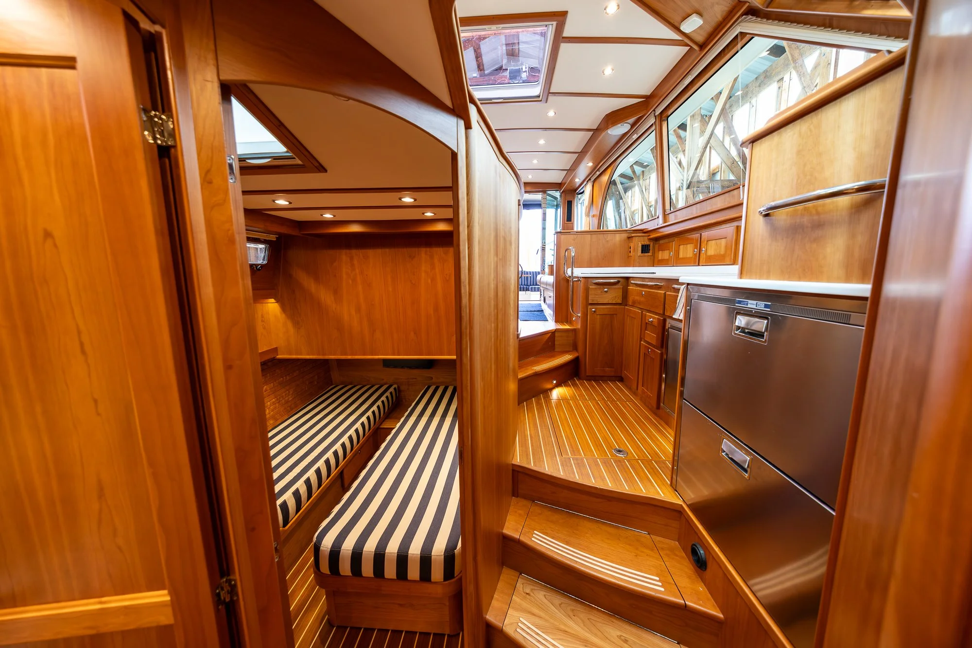 2023 Sabre 45 Salon Express Cool Change-34.jpg