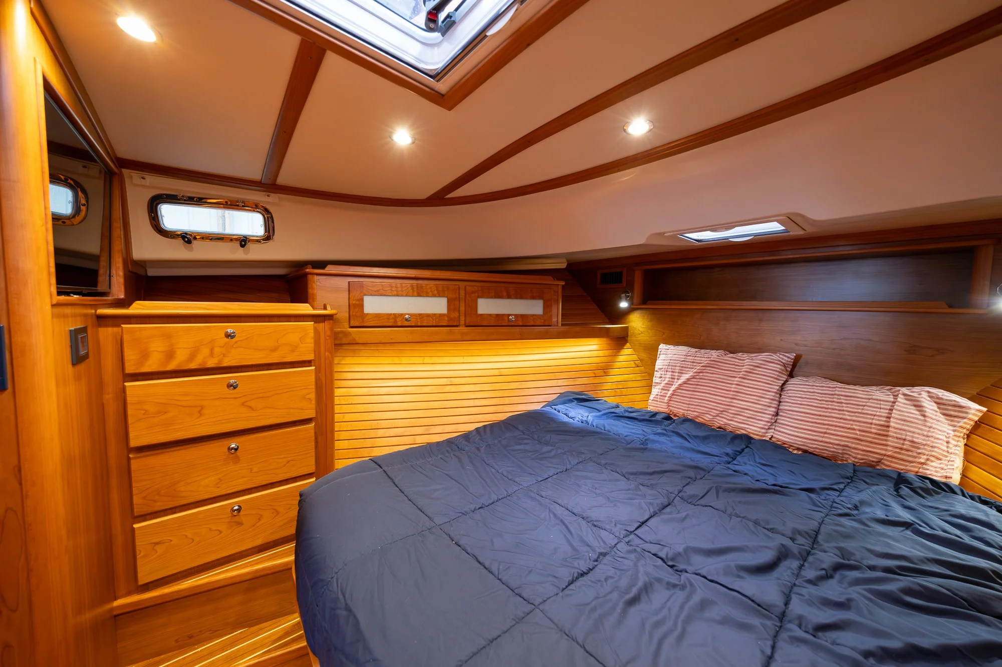 2023 Sabre 45 Salon Express Cool Change-37.jpg