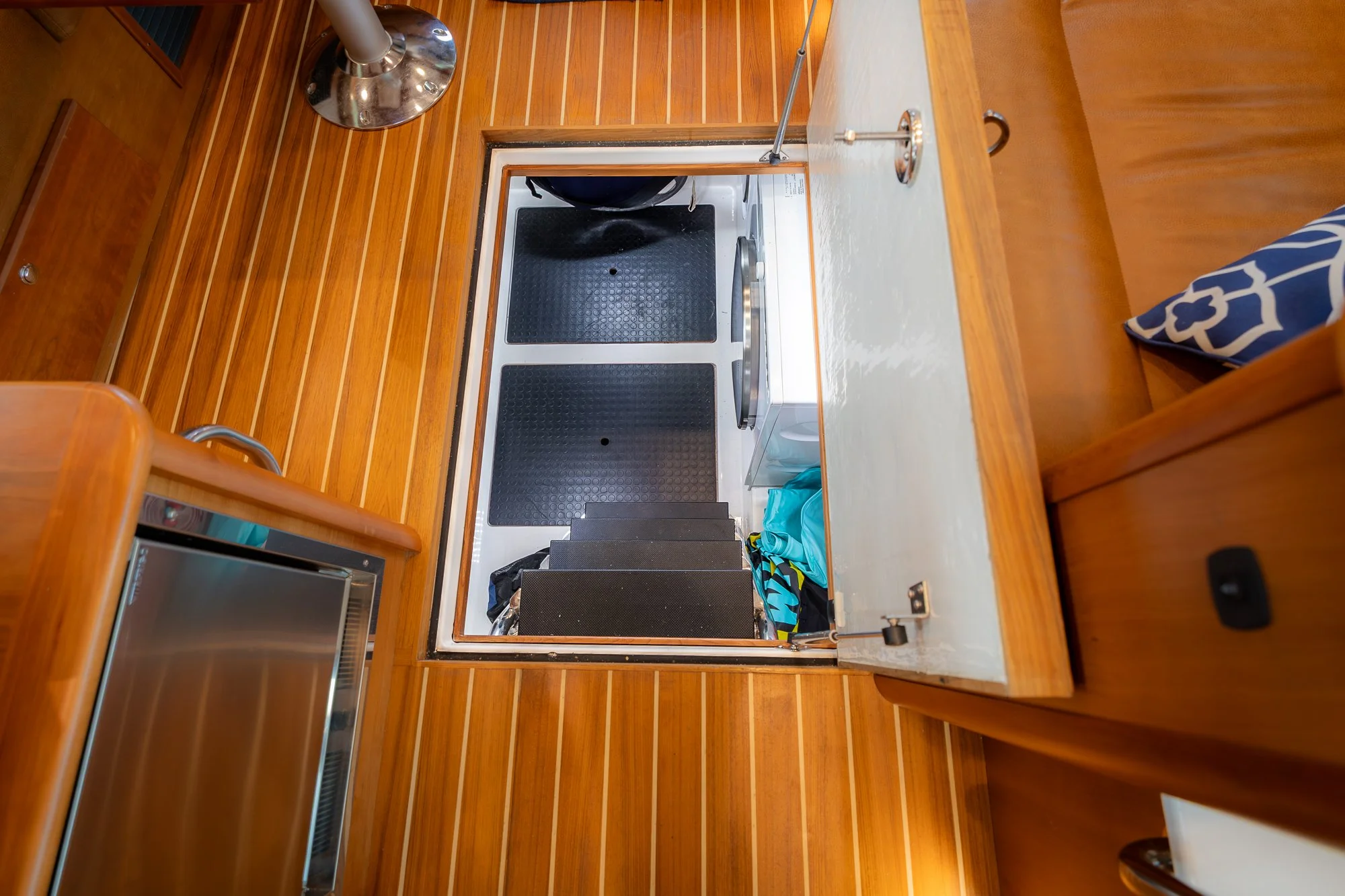 2023 Sabre 45 Salon Express Cool Change-46.jpg