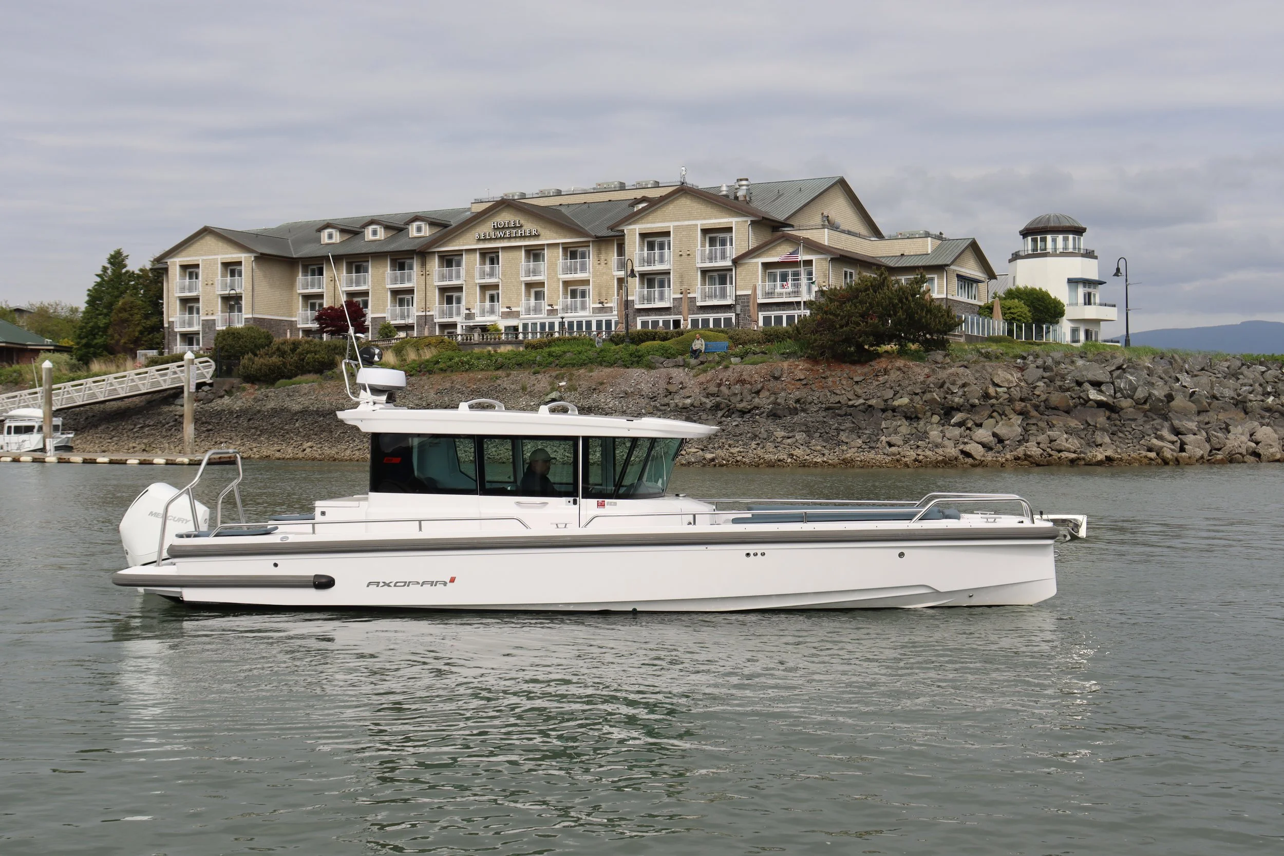 2022 Axopar 28 Cabin