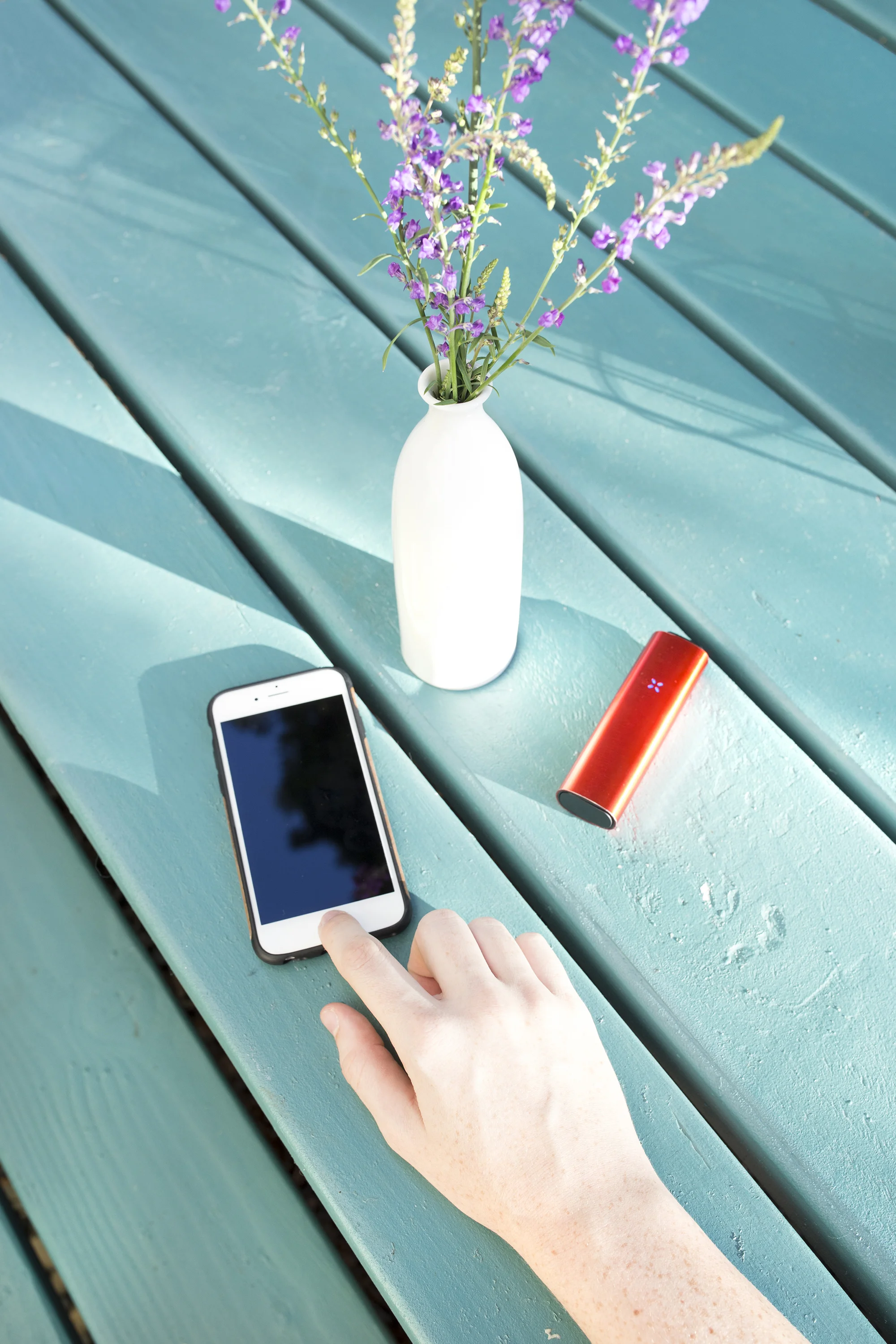 Phone_Hand_Picnic-Table_2000x3000.jpg