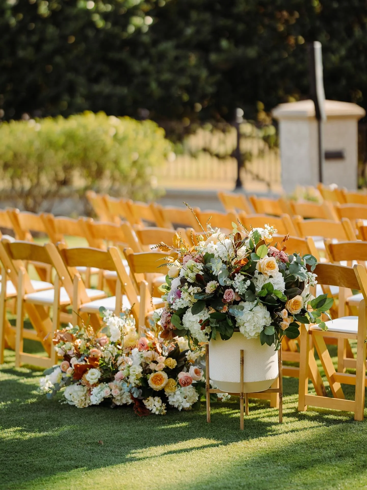 It&rsquo;s September which means fall is almost here 💛

September means football season kicks off, the morning air turns cooler, and our fall weddings are just around the corner! 

Wedding Coordinator: @firstcoastwedd
Venue: @tpcsawgrassweddings 
Fl