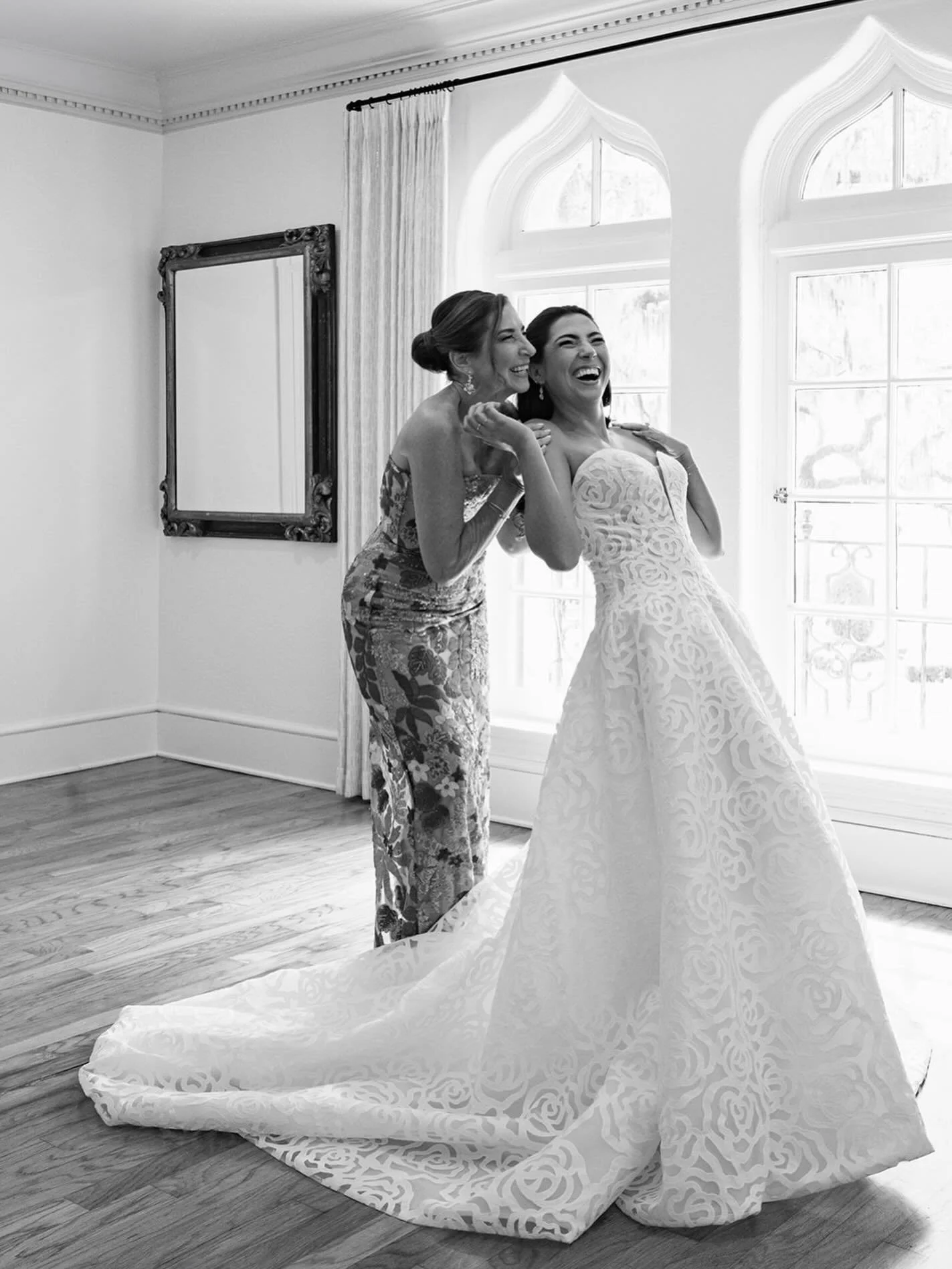 Today we honor and celebrate the special women in our lives. Happy Mother&rsquo;s Day! 🤍

To those who may be finding today difficult, we send our love to you!

@loveflorafauna 
@eppingforestevents 
@makeupbypaulinaperez