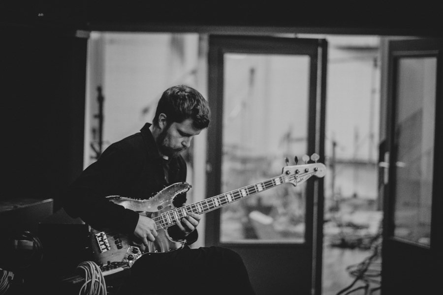 Steini flying on the bass. 