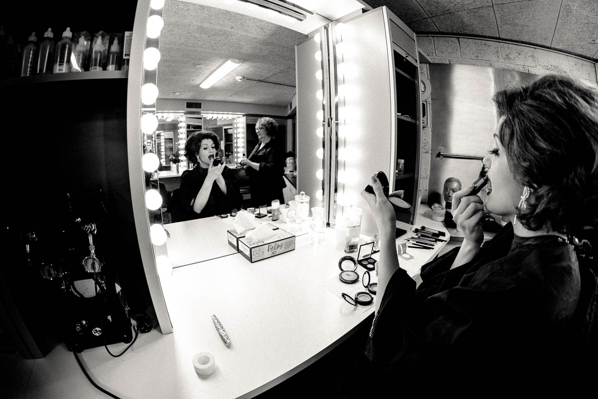 Katrín Halldóra as Ellý, refreshing her makeup. 