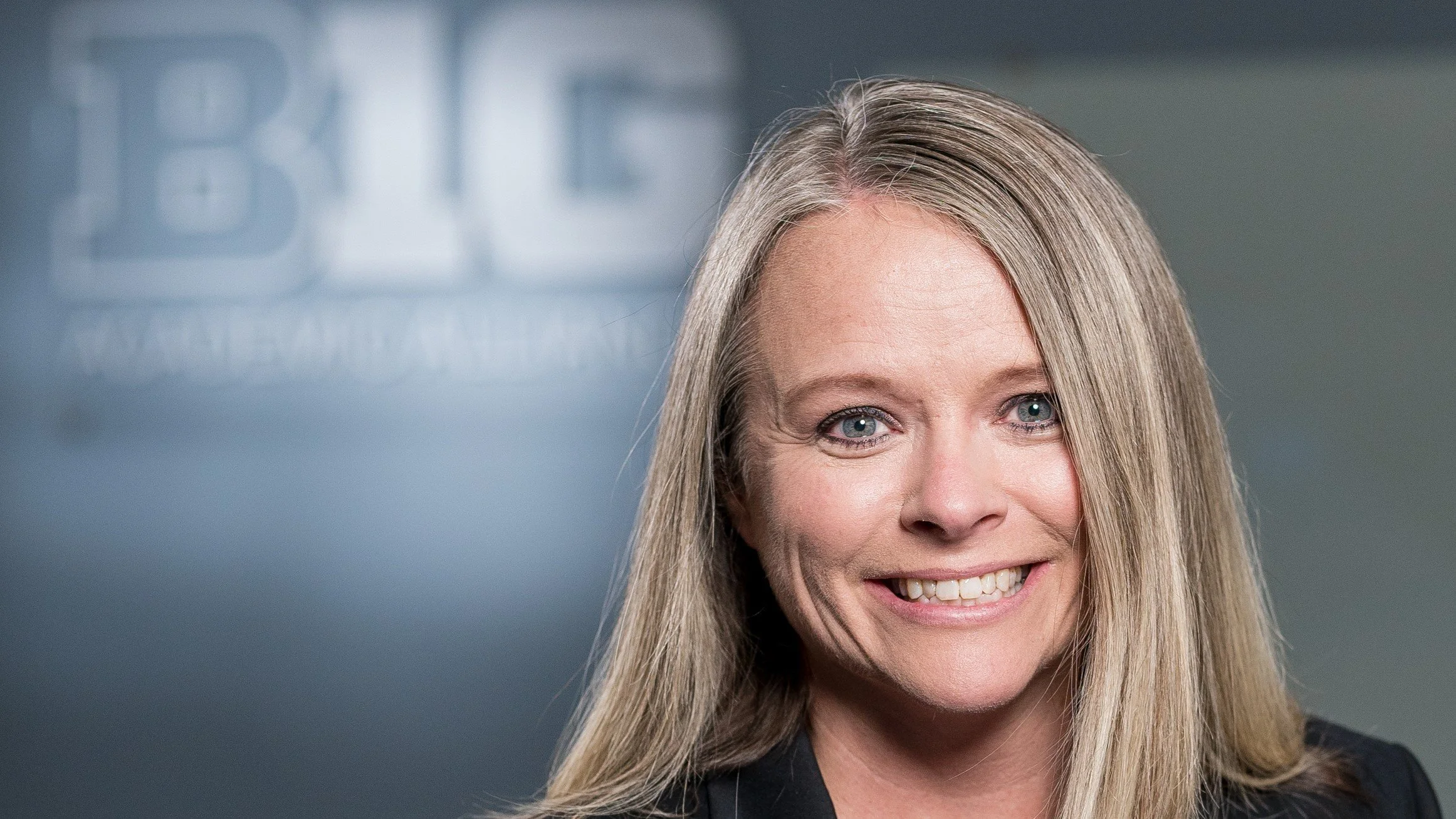 How to Use Your Headshot Image to Boost Your Career: A Guide for Job Seekers and Entrepreneurs