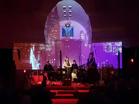 Maya Rae Performing at Temple Sholom for Syrian Refugee Fundraiser