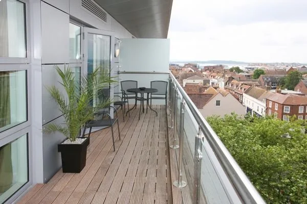 modern-apartment-balcony-2.jpg