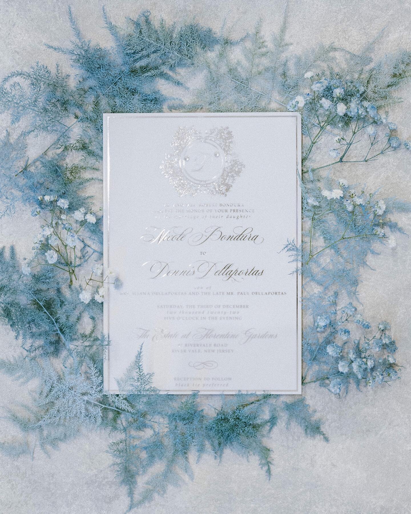 𝑴𝑹. 𝑨𝑵𝑫 𝑴𝑹𝑺. 𝑫𝑬𝑳𝑳𝑨𝑷𝑶𝑹𝑻𝑨𝑺 ❄️

How gorgeous is this enchanted winter wedding for our beautiful couple @nicoledellaportas_ and Dennis at the @florentinegardensnj ?!

Amazing planning, styling, + design by the talented @jennyorsini ✨

