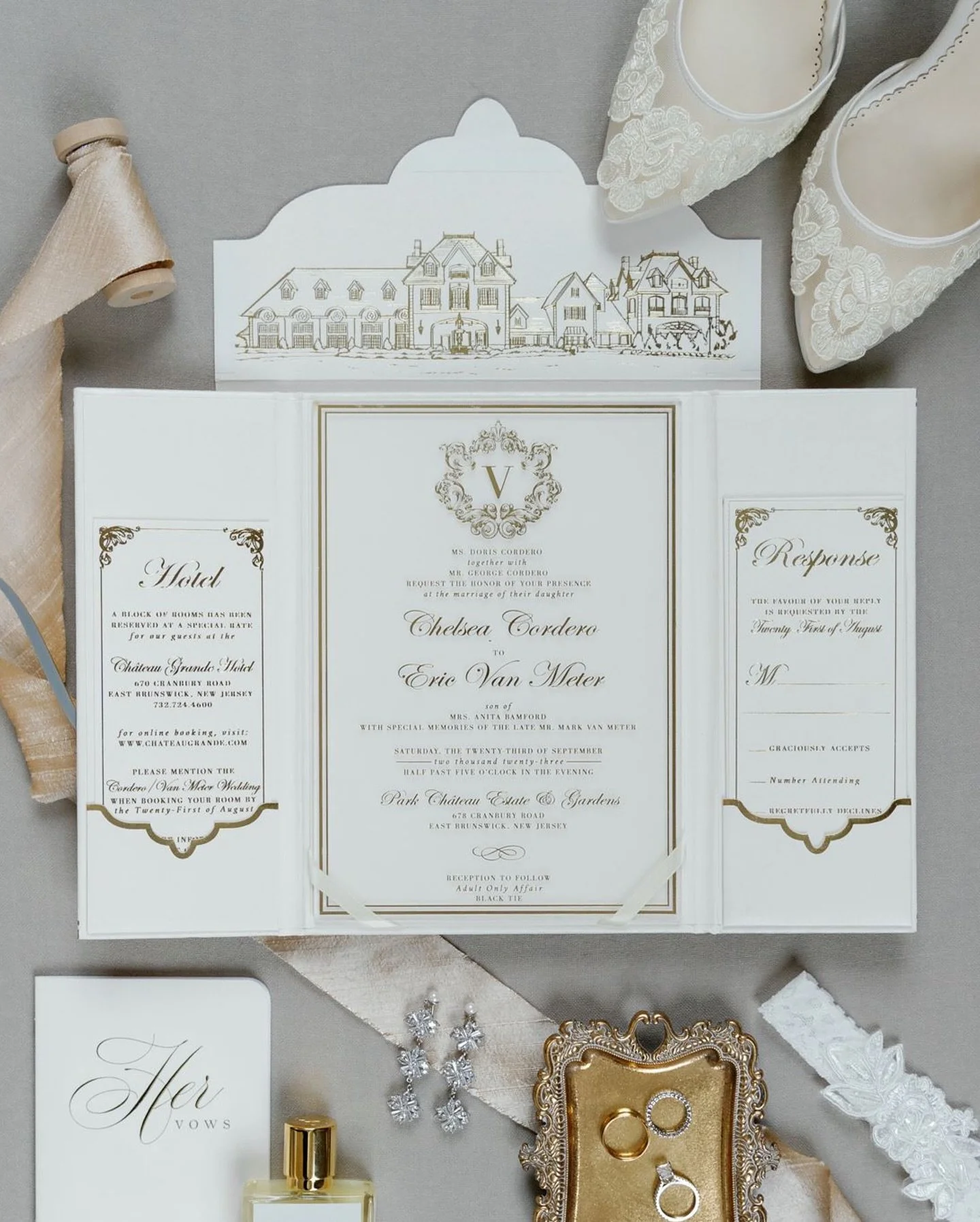 Chelsea + Eric 
Photographer: @lapkovsky 
Venue: @parkchateau 
Videographer: @knottyartstudio 
Makeup: @glamourbydrita 
Hair: @senadakxo 
Florist: @dahliaflorals 
Band: @hanklanemusic 
Entertainment: @magicmomentsnj 
Rentals: @prestigeluxuryrentalsl