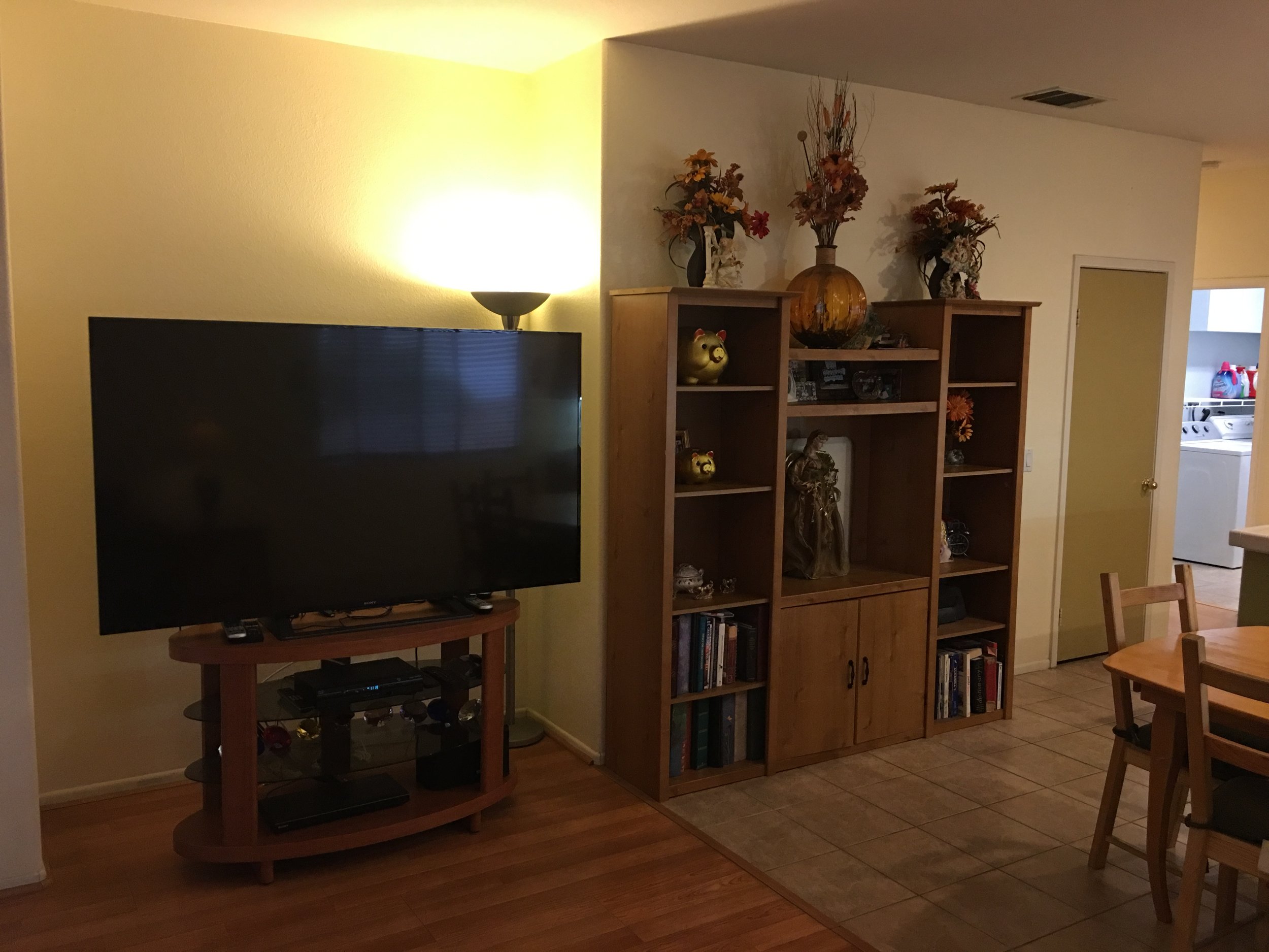 family room 2.JPG