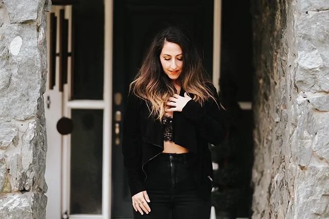 Oh when the world ends
We&rsquo;ll be burning one Ah
When the world ends
We&rsquo;ll be sweet makin love
Oh you know when the world ends
I&rsquo;m gonna take you aside and say
Let&rsquo;s watch it fade away fade away
The worlds done
Ours just begun