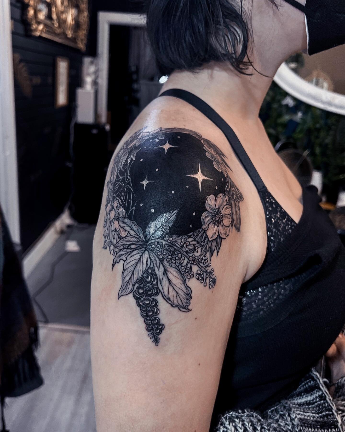 15 Breathtakingly Beautiful Pictures of Blackout Tattoos  Stuff We Love   TLCcom