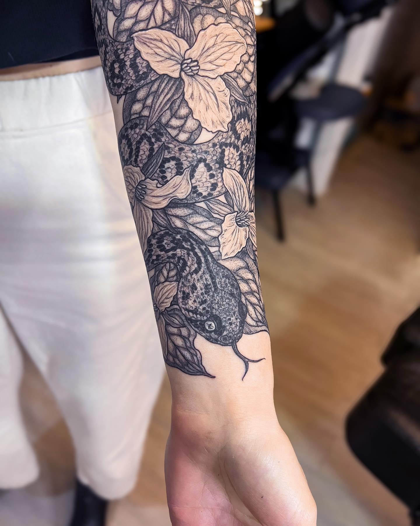 Rattlesnake and trilliums 🌑✨ Super pleased with this one! Single session 5.5 hrs.