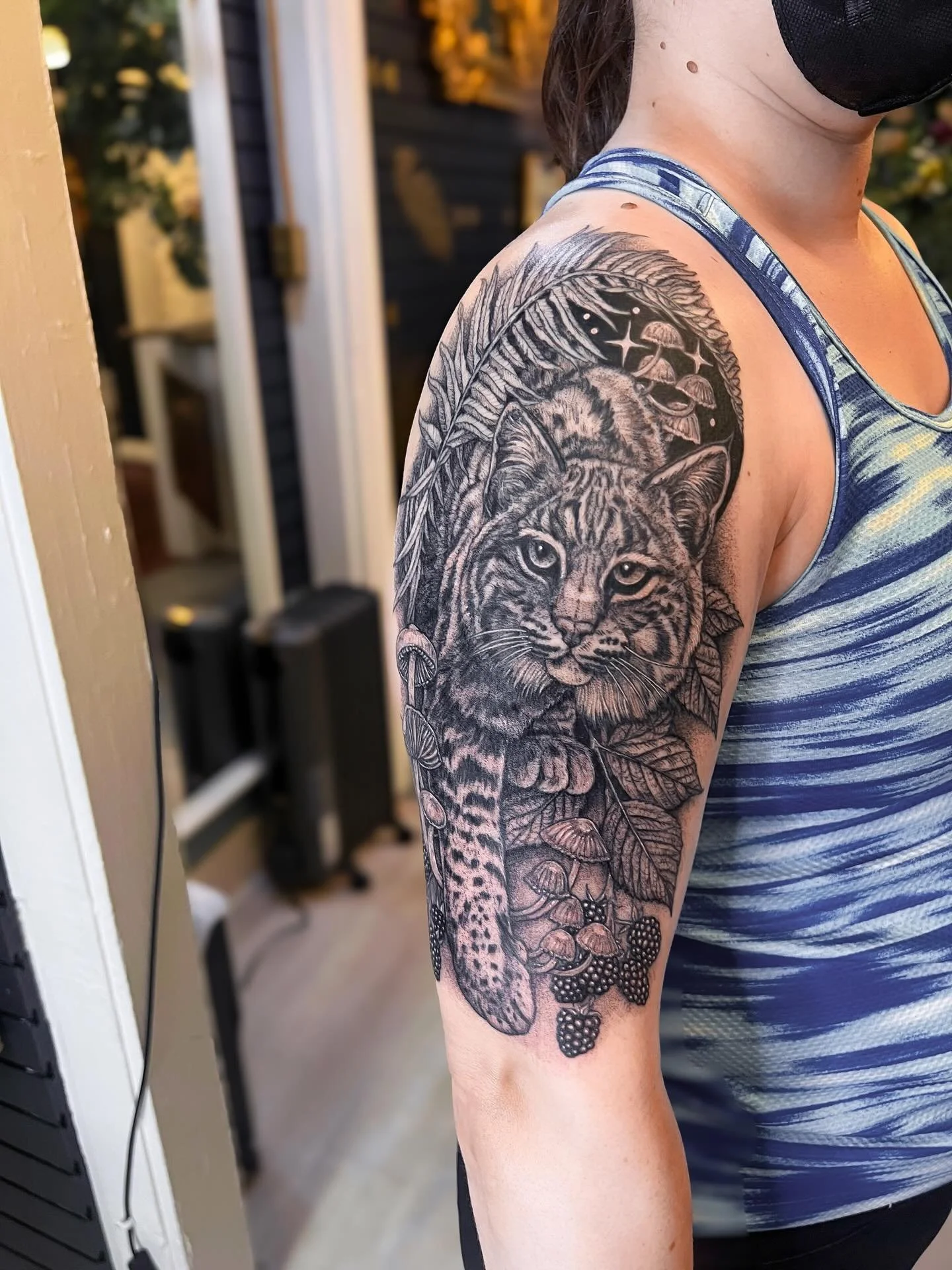 Was so excited to finish up this bobcat stepping out of the forest for M a few days ago 🖤 ✨ Two sessions.