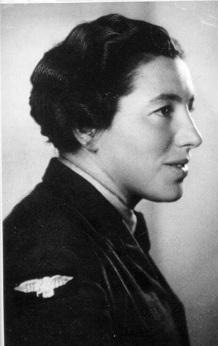 Haviva Reik. Note that she’s wearing a British military uniform. Photo source: Wikipedia