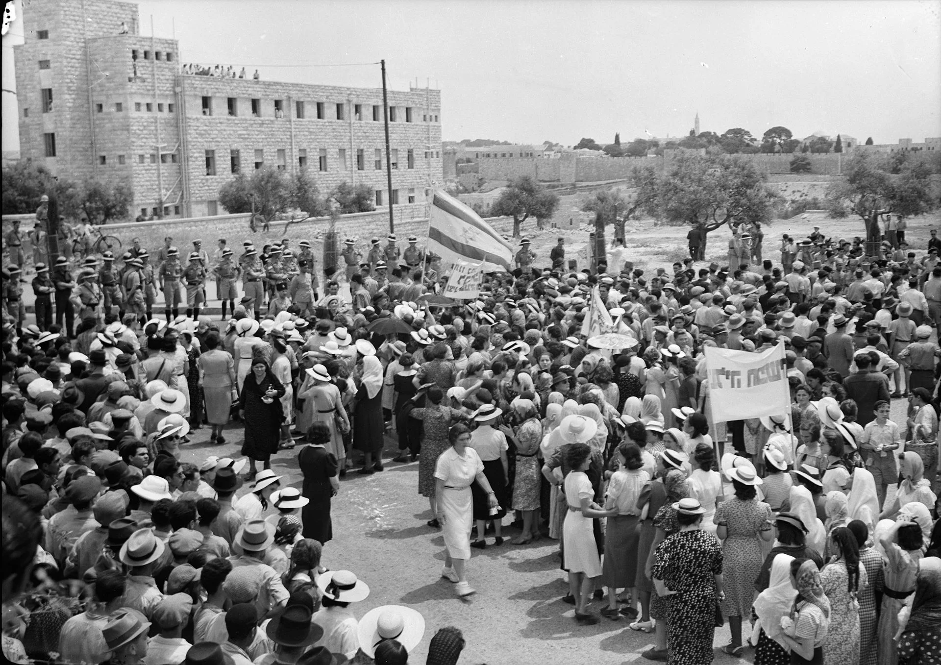 Jewish women protest against the White Paper in Jerusalem. Photo source: United States Library of Congress.