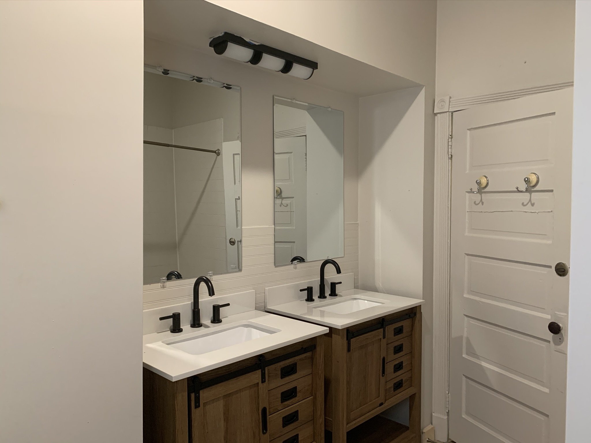 Bathroom 1a.jpeg