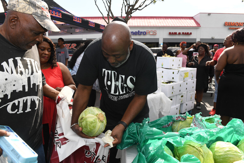 Tees and Dtlr present Thanksgiving Food drive (13)-9.jpg