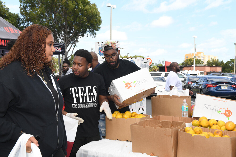 Tees and Dtlr present Thanksgiving Food drive (140)-88.jpg