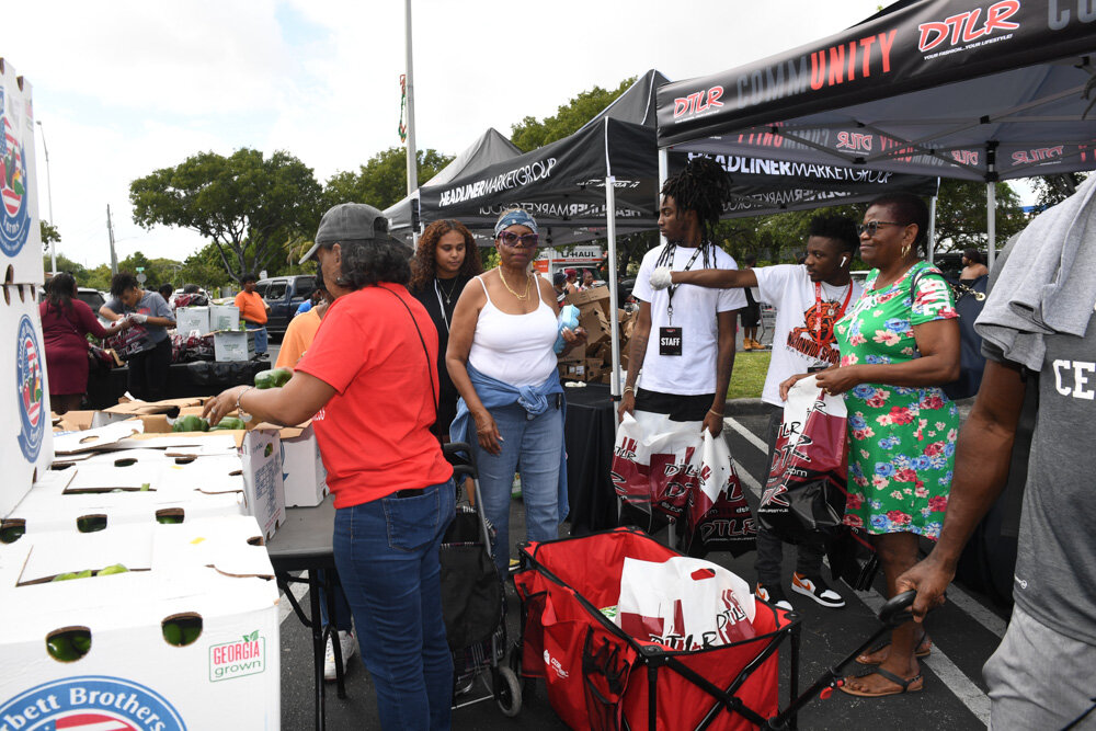 Tees and Dtlr present Thanksgiving Food drive (155)-96.jpg