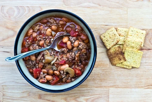 Minus the crackers if you're doing the no processed foods thang....you can chuck extra veg into this chilli to make it as exciting as you like.