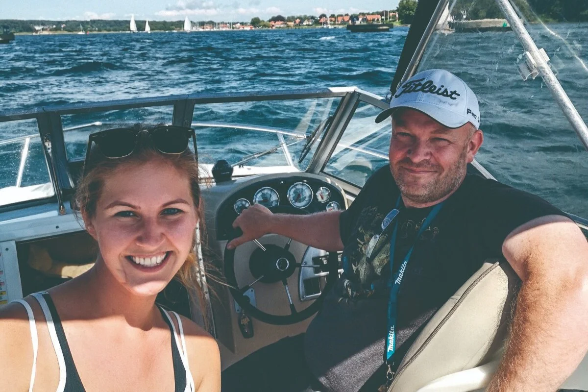 Anja Boytang med sin mentor Tommy Tjagvad Kristiansen på sejltur i Svendborgsund.