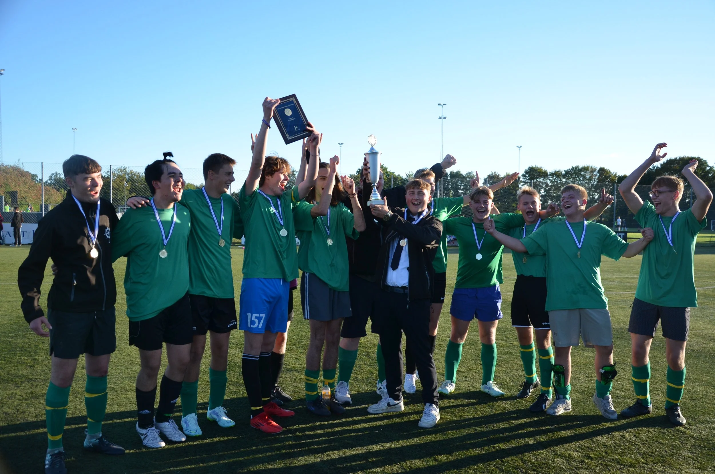 Ni hold dystede om pokalen i Maritim Fodbold