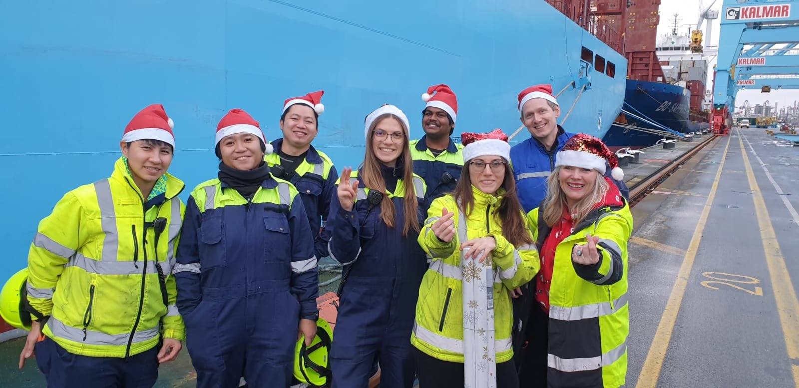 Singing Christmas songs with Crew Vayenga Maersk.jpg