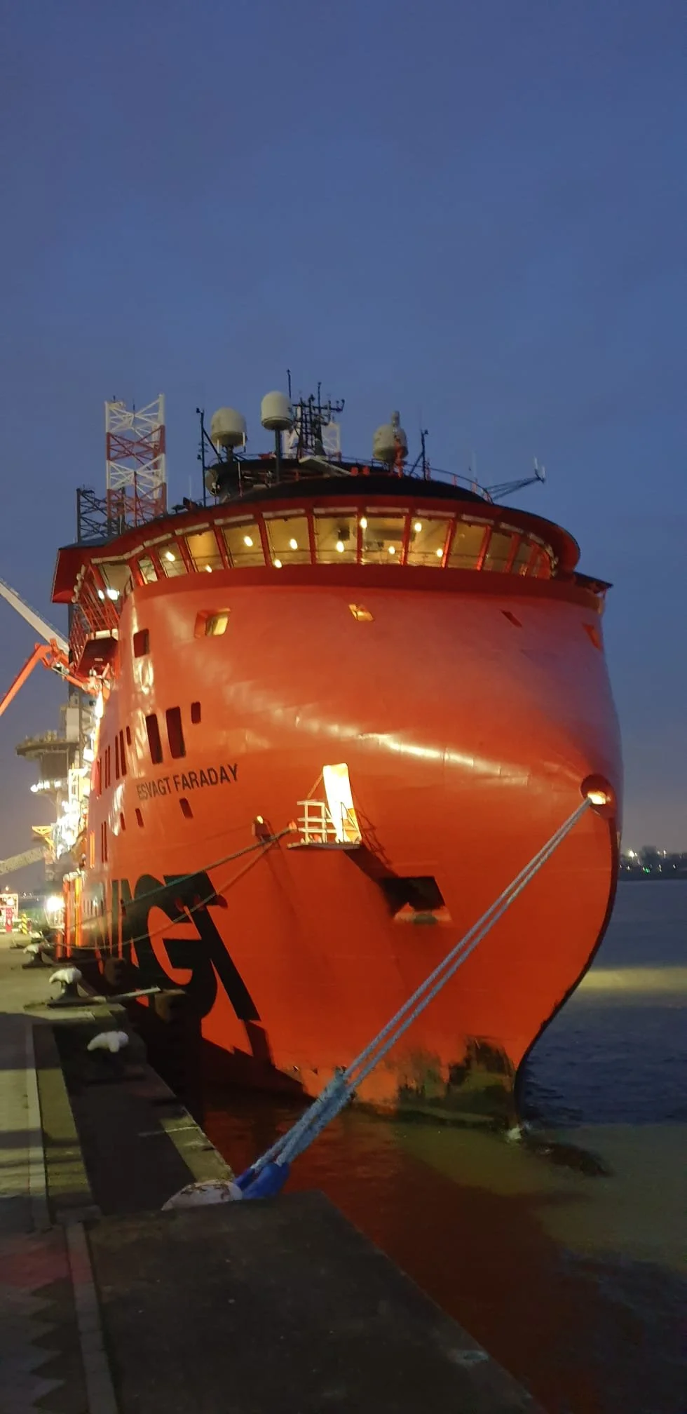 Esvagt Faraday by night.jpg