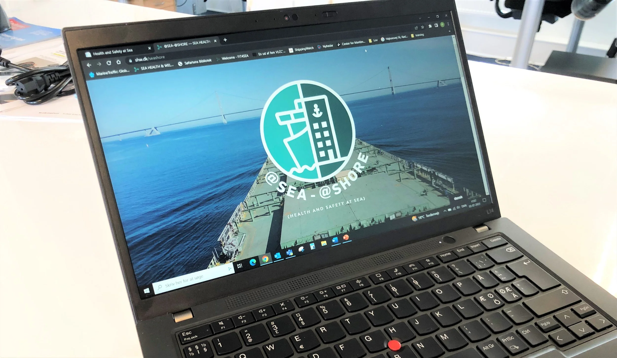 Logo på skærm.jpg