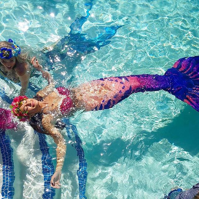 Free spirited mermaid bliss. . . Soaking it up at the lavish @ritzcarltonkapalua. We just love making #mermaidmemories for spe-shell little guppies! 
Tails: @mertailor &amp; @finfolkproductions