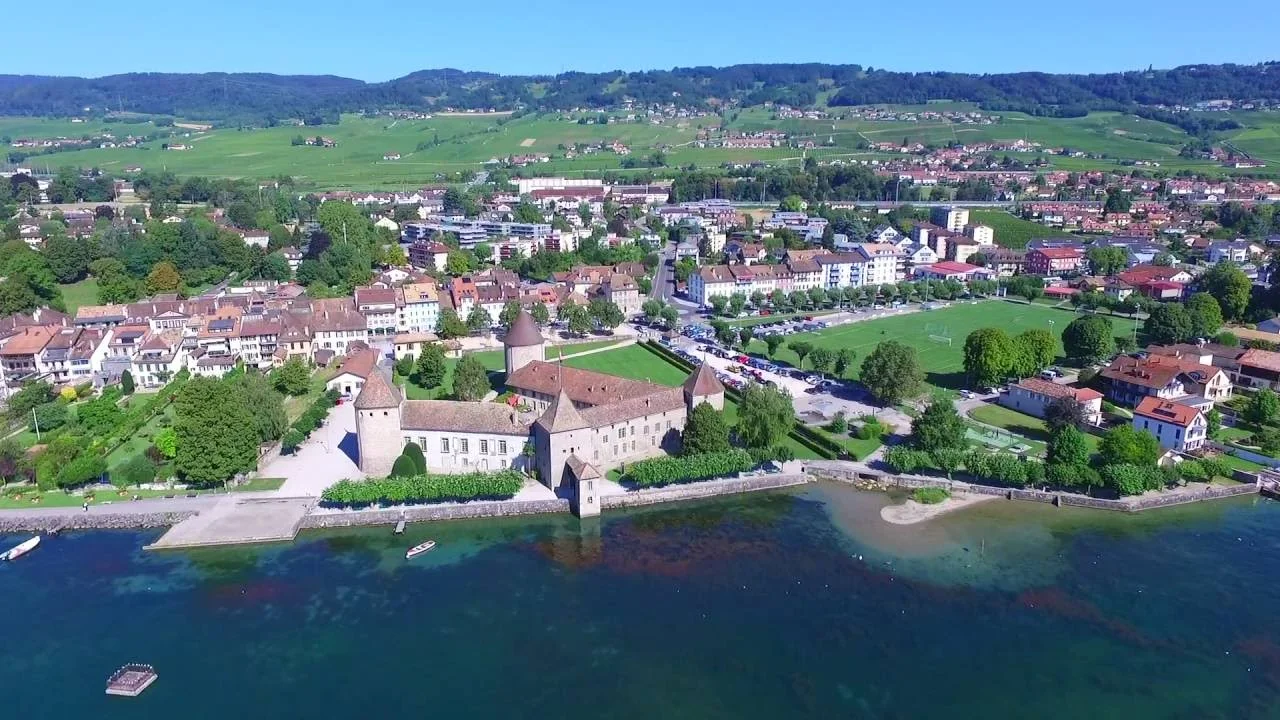 Rolle - my town. Studio 2 min from the castel.