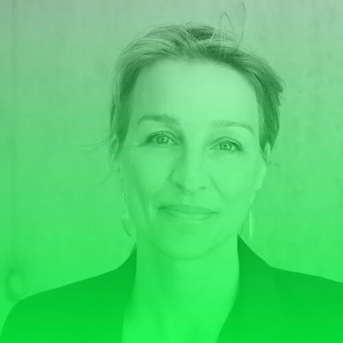 Nicola Kuhrt Nicola Kuhrt ist freie Wissenschaftsjournalistin und Co-Gründerin von MedWatch.de. Als Autorin arbeitet sie für den Stern, die Zeit, Brand eins, piqd und GPSP. Von 2012 bis 2015 war sie Redakteurin im Ressort Wissenschaft bei Spiegel Online. Sie ist Heureka-Preisträgerin, war „Best Cancer Reporter“ (2010) und 2013 Wissenschaftsjournalistin des Jahres. 2019 gewann sie den Emotion Award in der Kategorie „Soziale Werte“. Nicola Kuhrt ist Vorstandsmitglied der Wissenschafts-Pressekonferenz und im Beirat von Pro Exzellenzia. Twitter: @nicolakuhrt