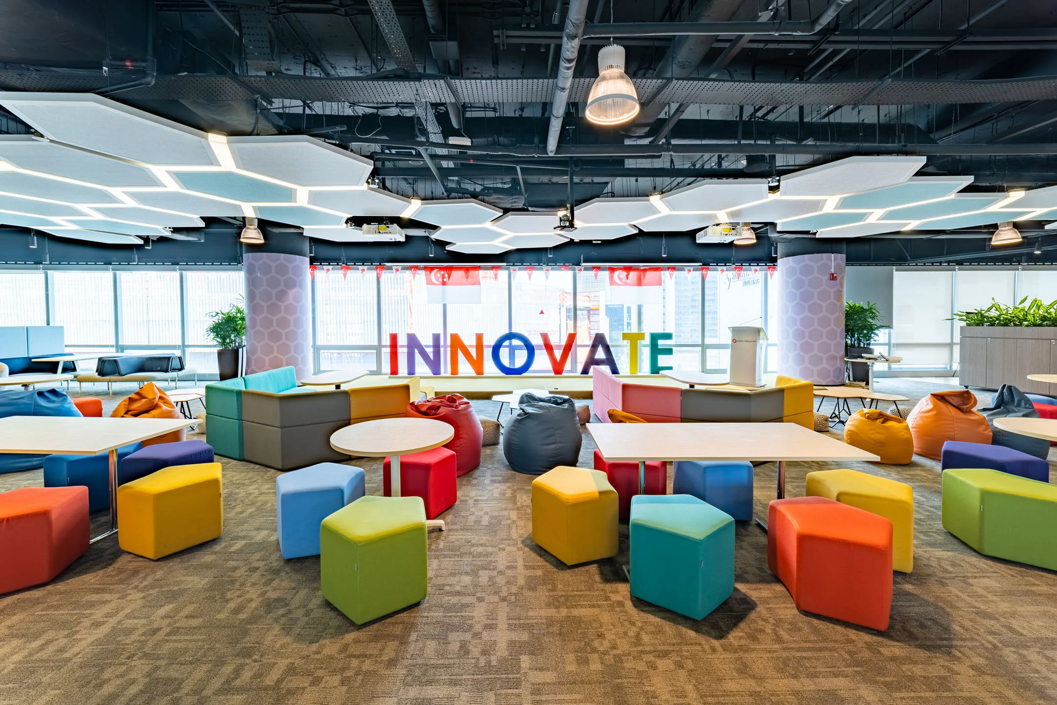 16 - SM_BOS L16 Flexible Space 2.jpg