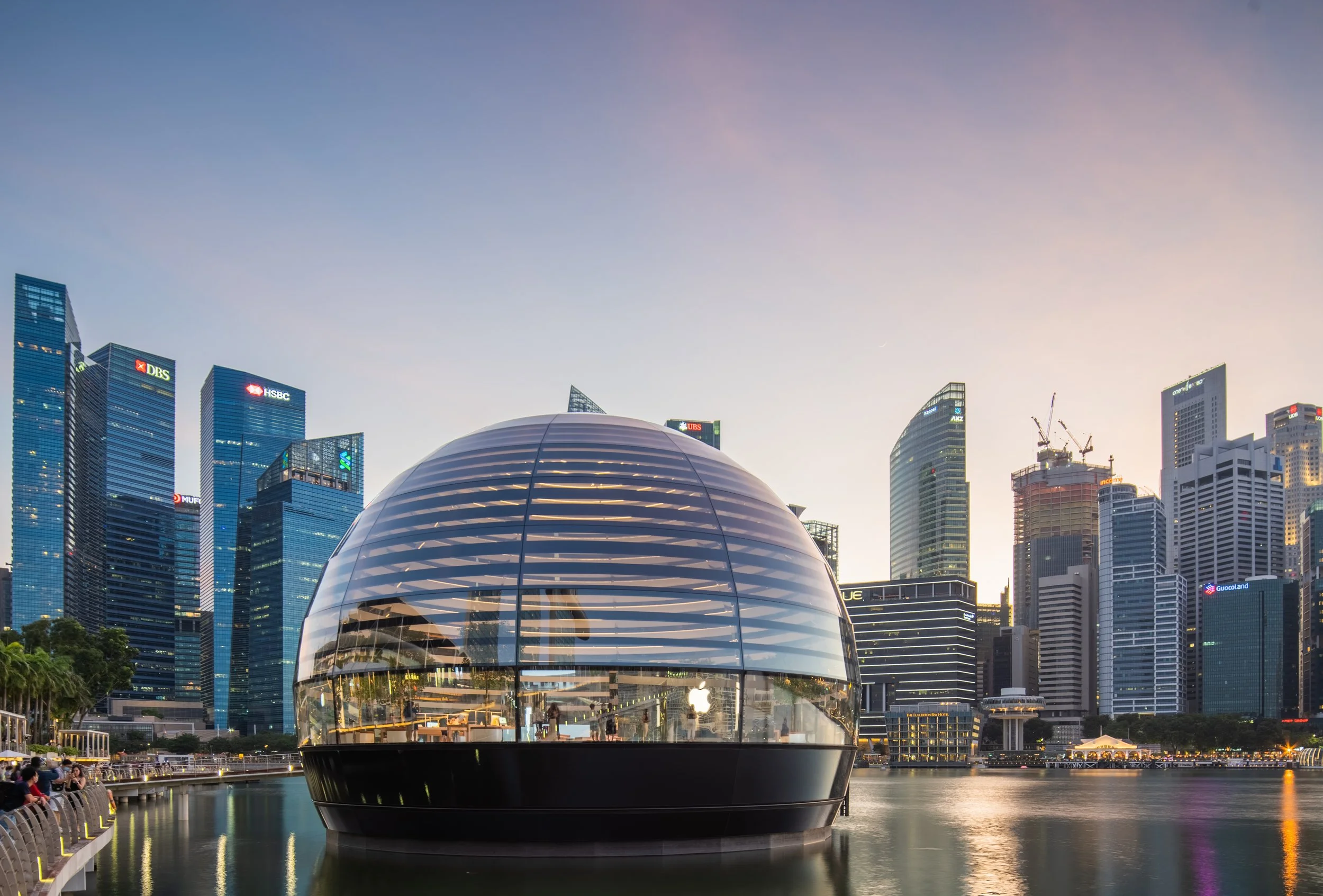 Apple Store @ MBS (2).jpg