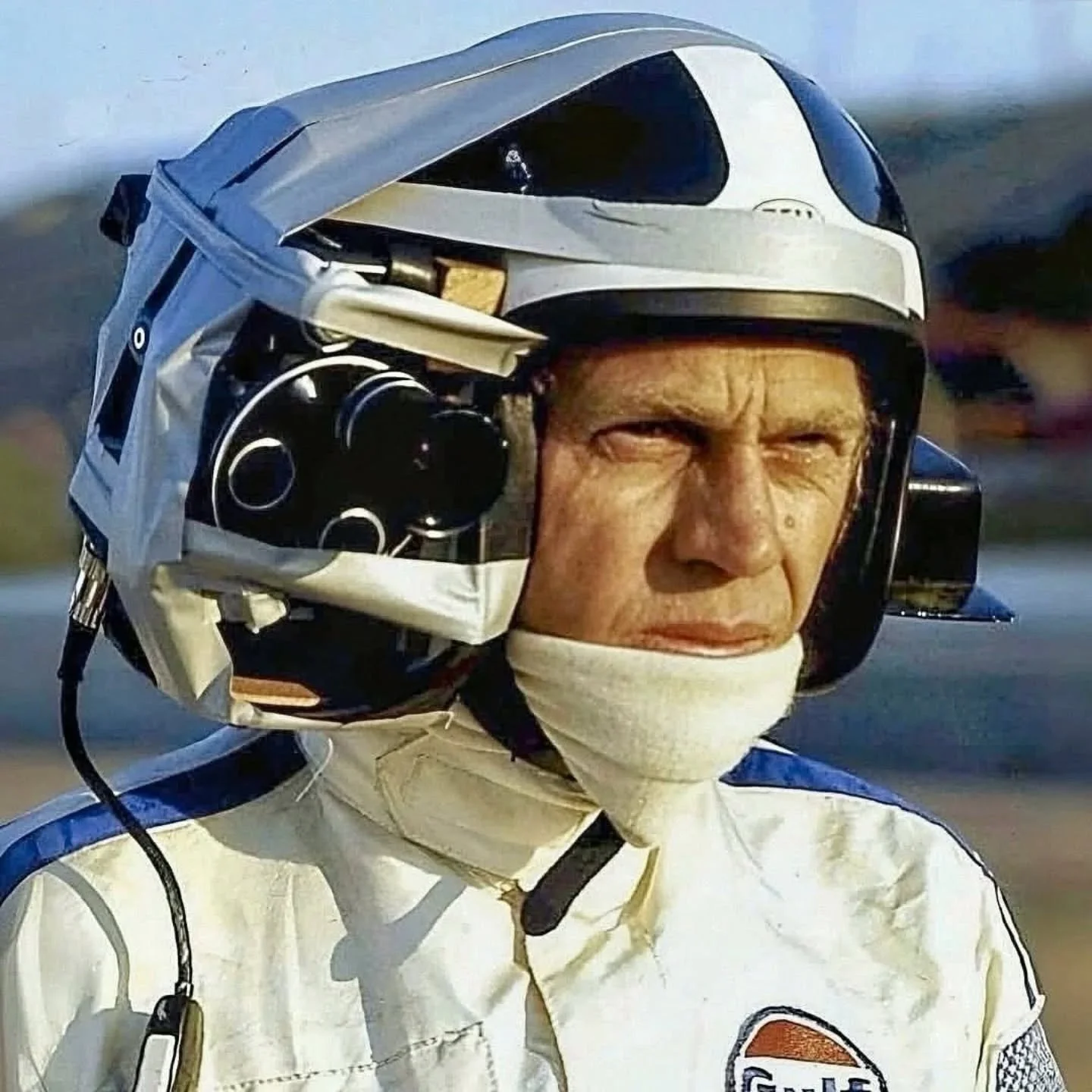 Imagine rocking one of these helmet cam rigs&hellip; neck day every day 💪📸

Via @caferacersofinstagram

#helmetcam #gopro #motorcyclesofinstagram