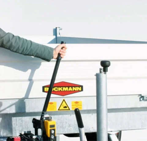 Boeckmann Hydraulic lever tipper.jpg
