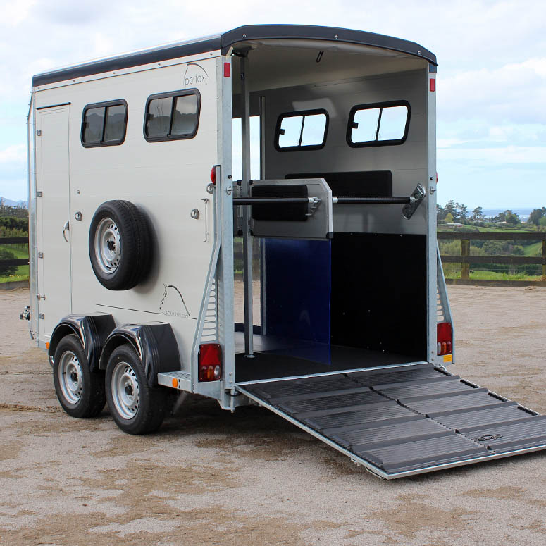 Boeckmann Portax L SR horse float7.jpg