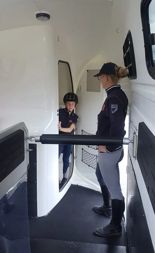 Boeckmann Grand Master silver inside front people2.jpg