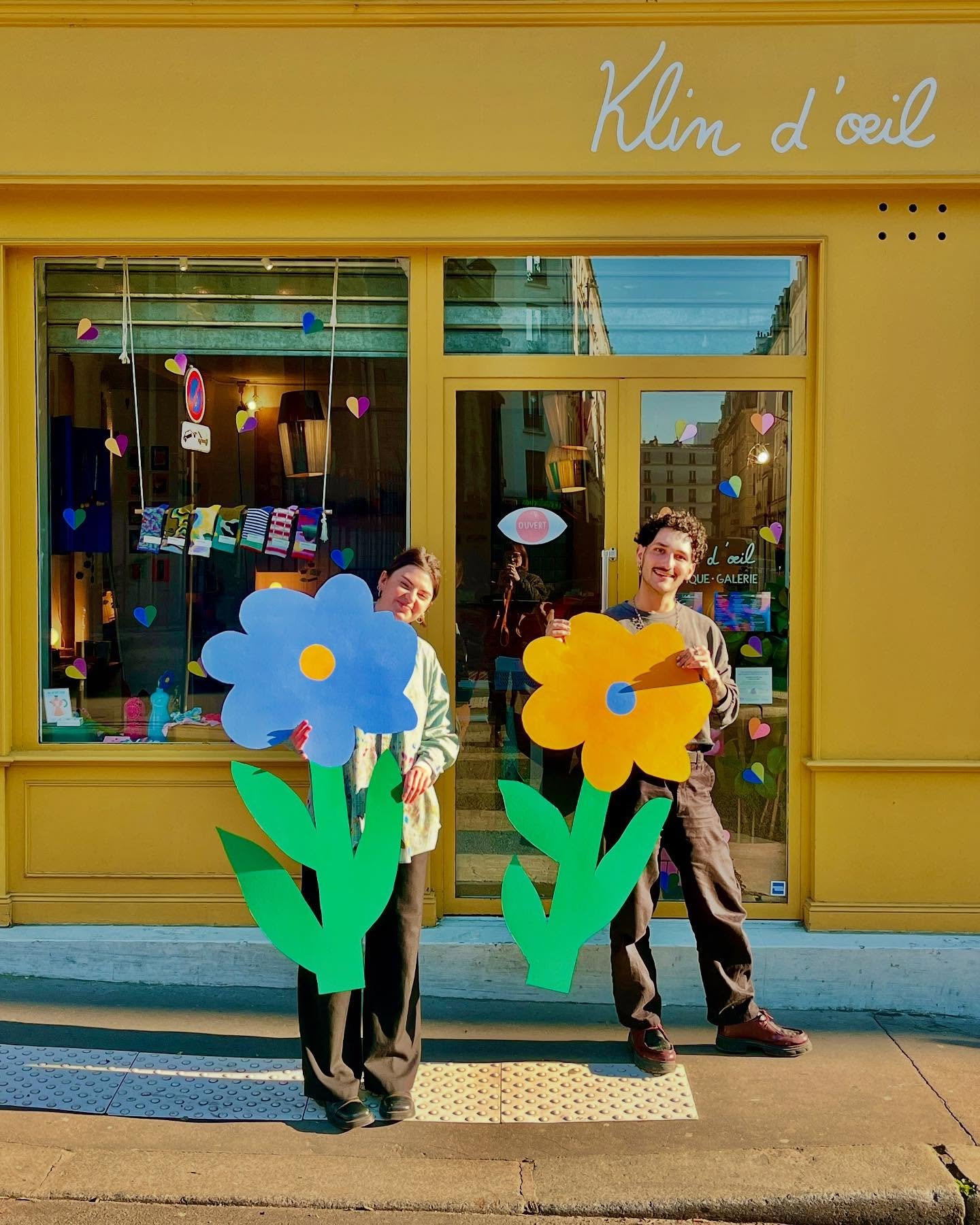 Bonne semaine ! 🌸☀️🌈🌱😘 le printemps est arriv&eacute;, on a plein de belle surprises &agrave; vous annoncer cette semaine 🤭 &hellip; 

La team Klin d&rsquo;&oelig;il 

#klindoeil #leprintempsarrive #fleurs #flowers #team #projet