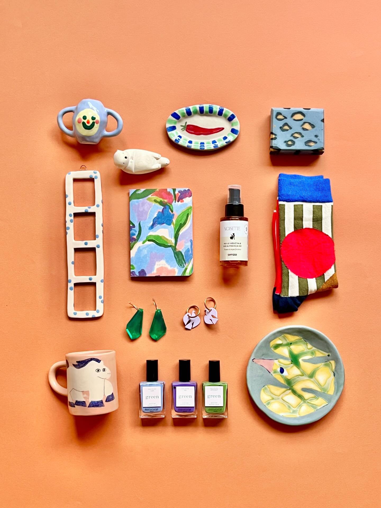 • IDÉES CADEAUX🌈🎄 créateurs ✨🎄❤️ !  Passez dans l’une de nos boutiques klin D’oeil 🤸🏾‍♀️🙌🏻 
Cette semaine nous sommes ouverts du jusqu’à samedi de 11h à 14h & 15h-19h 🥳 🙌🏻✨

• 